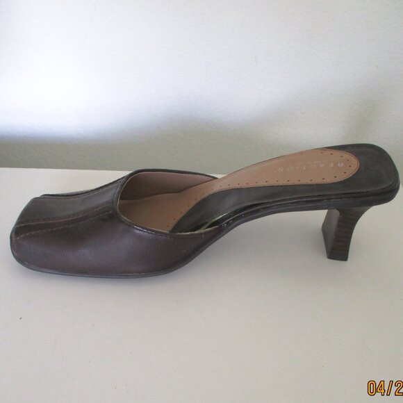 Kenneth Cole Reaction Womens Brown Leather Slide 2.5" Heel - Size 10M - Picture 6 of 8